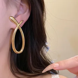 Elegant gold-plated crossed hollow-out stud earrings for women with minimalist jewelry style