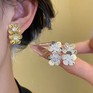 Vintage Copper Flower Stud Earrings With 925 Sterling Silver Earring Post Zirconia Inlaid Hammered Texture Elegant Jewelry For Women