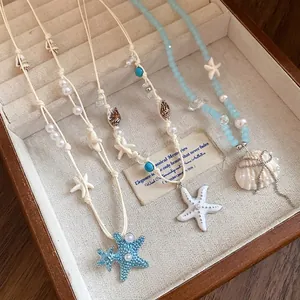 Collane di perle di conchiglia stile spiaggia estiva con stelle marine e perle bianche