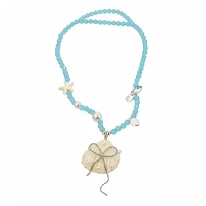 Collana di perline azzurre stile spiaggia con ciondolo a conchiglia e fiocco