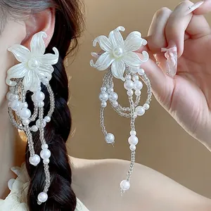 Elegant white flower tassel earrings with pearls and silver needles for a luxury look
