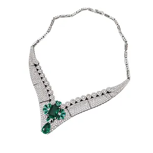 Retro palace style V-shaped necklace with green square zircon and teardrop crystal