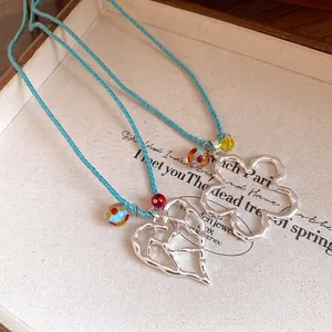 Collana con ciondolo a cuore e fiore in argento scavato in stile coreano minimalista