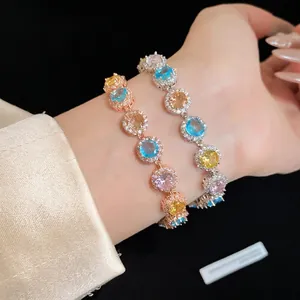 Elegante set di braccialetti in zircone colorato con finiture oro e argento