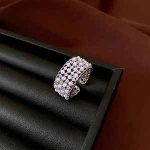 Eleganter Vintage-Ring mit mehrlagigen Perlen und Zirkonia für Damen, verstellbar
