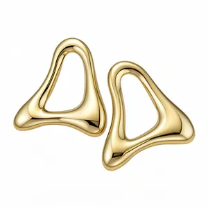 Orecchini a triangolo cavo minimalisti con finitura dorata lucida e design elegante da donna