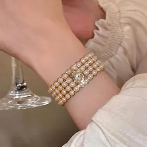 Bracciale Rigido da Donna Multistrato in Perle Artificiali Con Ornamento in Metallo Numero 5 Stile di Corte Vintage Regolabile Gioielli di Moda