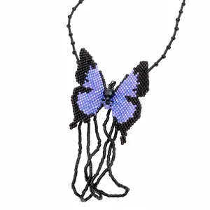 Handgefertigte Perlenhalskette mit Schmetterling im Dark Sweet Cool Style