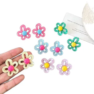 Boucles d'oreilles fleurs ajourées aux couleurs dopamine avec tiges en argent fin
