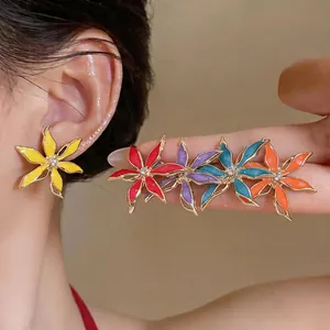 Orecchini a Lobo Fiore in Smalto Perno Argento Stile Dopamina Strass Intarsiato Lega Orecchini Floreali Donna Gioielli Moda