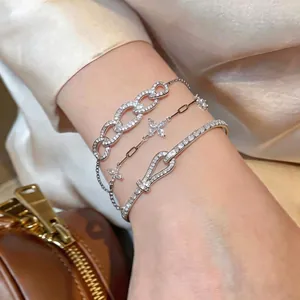 Set di bracciali con fibbia a ferro di cavallo in zircone e catena regolabile donna