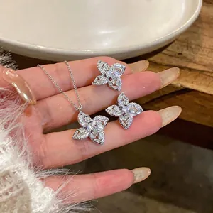 Combinaison de Bijoux de Fleur de Luxe Coréenne Collier et Boucles d'Oreilles en Cuivre Zirconia Tige en Argent Sterling 925 Femmes