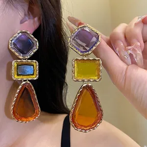 Boucles d'oreilles pendantes en résine de style vintage avec pierres géométriques