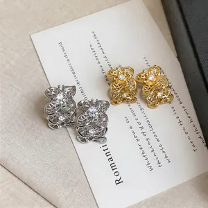 Boucles d'oreilles fleurs ajourées vintage françaises dorées et argentées avec pierres