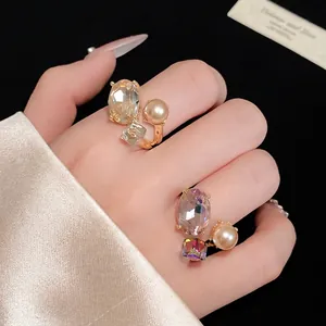 Vintage oval crystal and pearl open ring with an elegant gold finish for women's hand jewelry