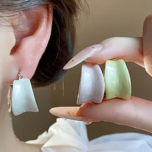Orecchini a cerchio in smalto placcato oro 18 carats in vari colori tenui per donna