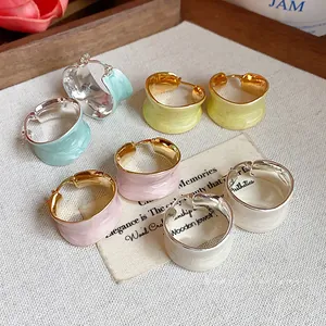 Orecchini a cerchio smaltati placcati in oro 18k in vari colori pastello per donne
