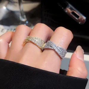 Bague Ouverte en Cuivre en Forme de X pour Femmes Élégante Incrustation de Zirconia Géométrique Réglable Bijoux Cadeau