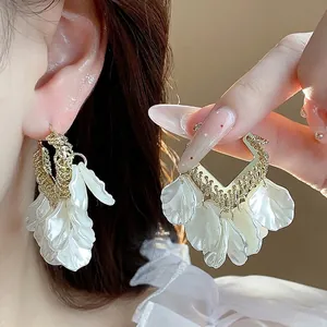 Boucles d'Oreilles Créoles Élégantes à Pétales Avec Tige en Argent Or Blanc Perle Artificielle Bijoux Pour Femmes