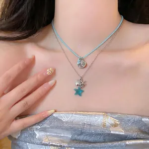 Collar de capas con cuentas azules y colgantes de concha y estrella de marina