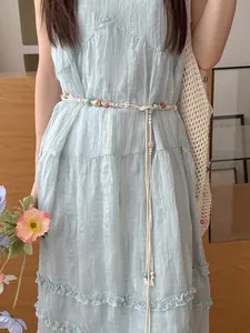 Catena da vita in corda di cotone intrecciata boho con perle in resina colorate su abito