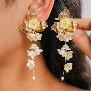 Orecchini a Bottone con Nappa a Fiore Stile Resort Boho con Perno in Argento Rame Placcato Oro Perla Artificiale Vetro Gioielli Donna
