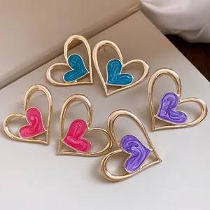Pendientes de botón vintage con forma de corazón y esmalte de colores texturizado