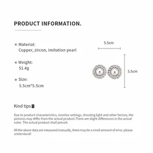 Detail view showing product dimensions and material specs for pearl stud earrings.