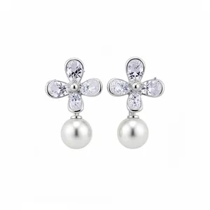 Eleganti orecchini a fiore in stile francese con zirconi e pendenti di perle bianche