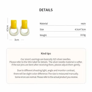 Yellow resin square earrings with 925 silver needles showing size and weight specifications