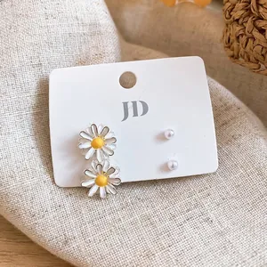 Sweet white daisy and pearl earring set for a fresh and elegant Mori-style floral look