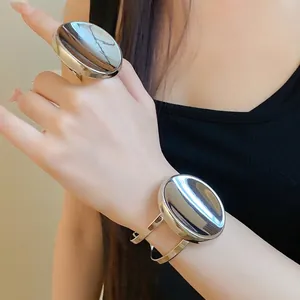 Ensemble de bijoux minimalistes en métal argenté avec bague et bracelet ovales pour femmes