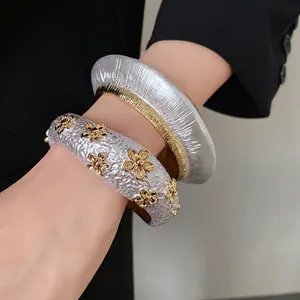 European Style Alloy Open Bangle For Women Gold White Metal Spray Painted Round Texture Flower Decor Fashion Elegant Jewelry Gift