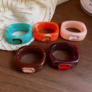 Vintage vierkante hars armbanden met ingebedde achthoekige kristallen in kleuren