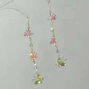 Orecchini lunghi pendenti a nappa con farfalla in zirconia colorata scintillante