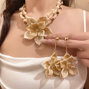 Conjunto de Collar y Pendientes con Colgante de Flor de Cuentas en Capas de Acrílico con Estrás Étnico Joyería