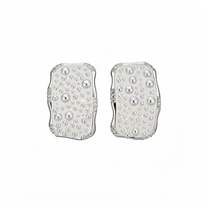Orecchini a perno minimalisti in argento con design a bolle e accenti in cristallo