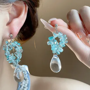 Boucles d'oreilles élégantes en résine bleue irrégulière avec pendentif goutte d'eau