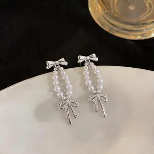 Eleganti orecchini a fiocco in argento con perle bianche stile francese da donna.