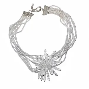 Elegante collana di perle di cristallo multistrato con ciondolo a forma di stella