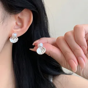 Elegant French style shell-shaped stud earrings with pearl accents for women's jewelry