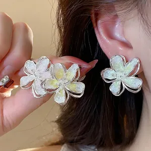 Minimalist floral earrings with drip oil enamel and silver needle post