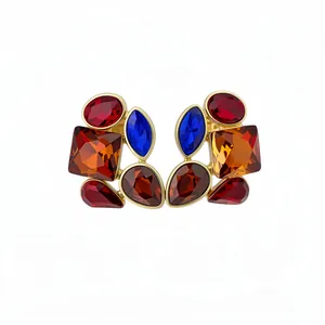 Pendientes vintage dorados elegantes con cristales geométricos multicolores finos