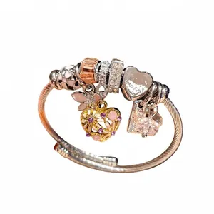 Elegantes Vintage Luxus Charm-Armband mit Herz- und Libellenanhängern für Damen Schmuck