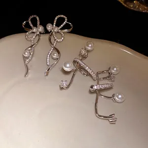Eleganti orecchini a clip e ear cuff in argento con zirconi scintillanti e perle