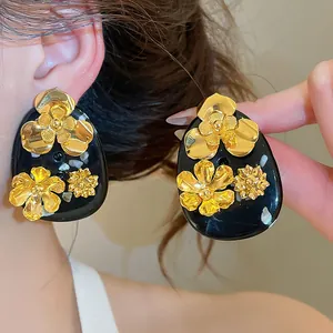Vintage golden flower resin stud earrings featuring high-end oriental aesthetic design