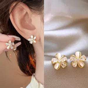 Lussuosi Orecchini a Bottone a Fiore Placcati in Oro 18K per Donna Con Zirconia e Pietra Occhio di Gatto Eleganti Gioielli Floreali
