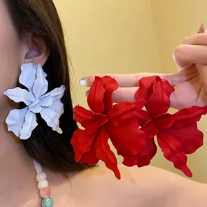 Matte Spray Painted Iron Flower Stud Earrings With Steel Post Sweet Vacation Style Floral Earrings For Women Jewelry