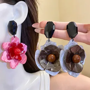Vintage Acrylic Flower Pendant Earrings With Silver Earring Post Maillard Style Floral Stud Earrings For Women Light Luxury Jewelry