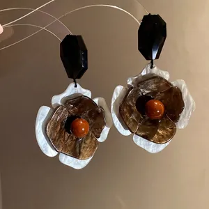 Vintage Maillard style acrylic flower drop earrings with an elegant and retro aesthetic design